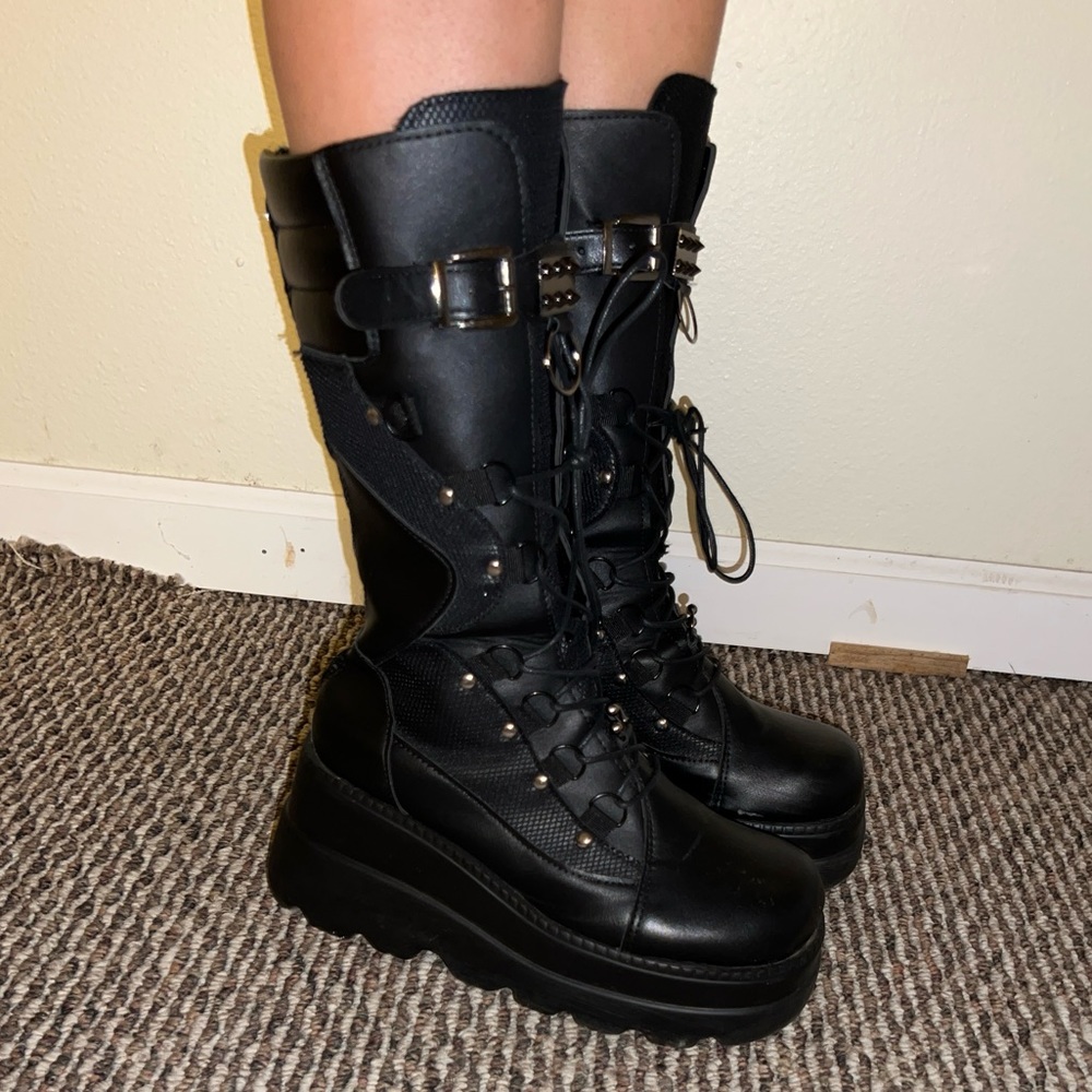 women’s platform boots